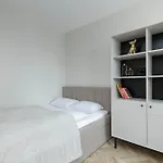 Cozy With Workspace In The Center By Renters Apartamento