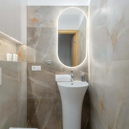 Apartamento Cozy With Workspace In The Center By Renters Estetino
