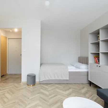 Cozy With Workspace In The Center By Renters Apartamento Estetino