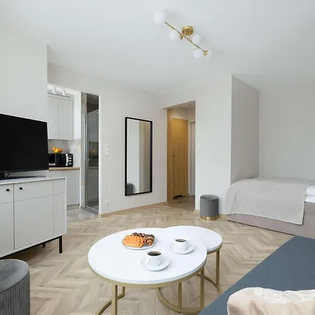 Apartamento Cozy With Workspace In The Center By Renters Estetino