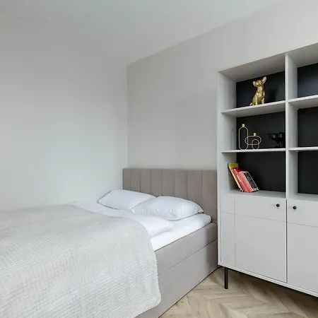 Cozy With Workspace In The Center By Renters アパート