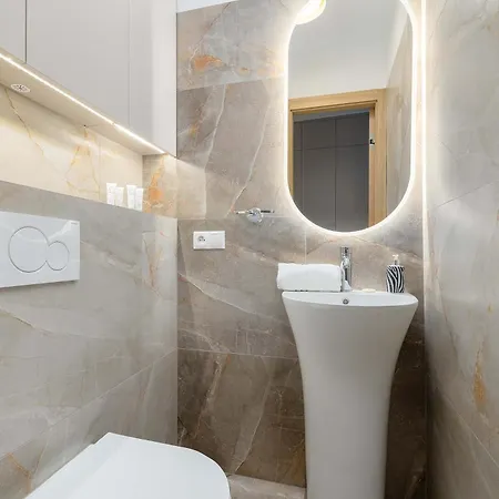 Cozy With Workspace In The Center By Renters Szczecin